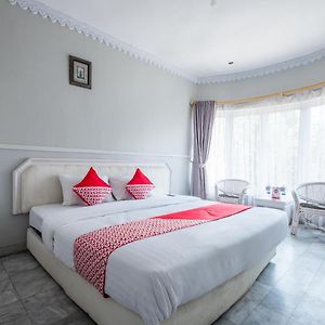 OYO 1444 Patradissa Stasiun Bandung Hotel