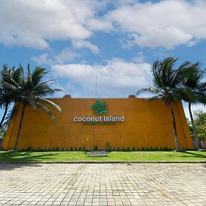 Avery Coconut Island Waterpark Beach Resort Carita